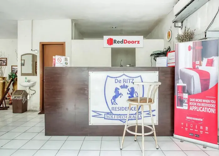 Reddoorz Plus Near Galaxy Mall Surabaya